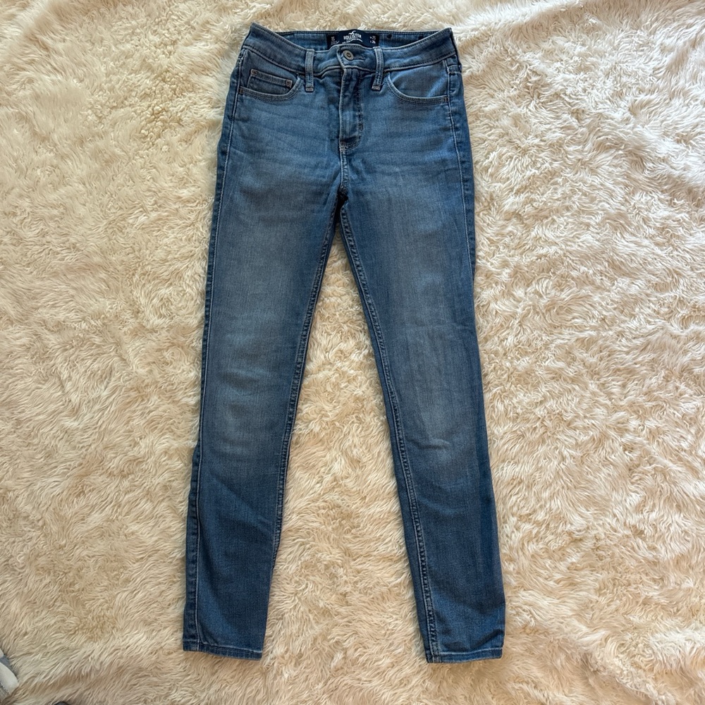Mid-rise super skinny blue Hollister jeans
